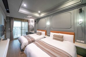A hotel room with two beds, a TV, a desk, and a window with curtains. - Dream B&B (Luodong)