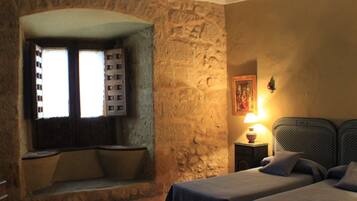 1 bedroom, desk, blackout curtains, free WiFi