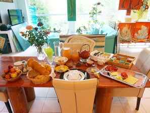 Komplett frokost hver dag (EUR 24.85 per person)