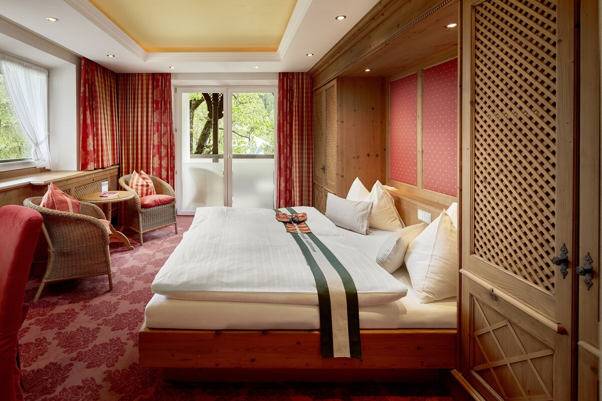 Double Room (Goldstern) | Premium bedding, in-room safe, desk, iron/ironing board