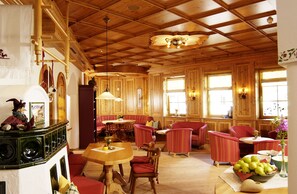Lobby sitting area - Wanderhotel Kirchner (Bramberg am Wildkogel)