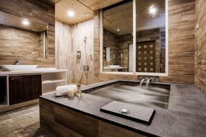 Deluxe-Suite (Check-in available after 8PM for Sat.) | Badezimmer