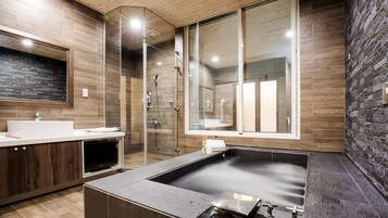 Deluxe Suite (Check-in available after 8PM for Sat. & Public Holidays) | Jetted tub