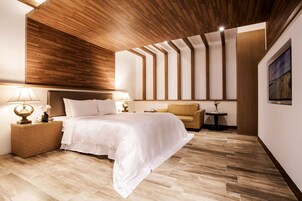 Deluxe Suite (Check-in available after 8PM for Sat. & Public Holidays) | Minibar, desk, soundproofing, free WiFi