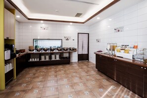 Free daily buffet breakfast  - Duo Romance Motel Hualien (Hualien City)
