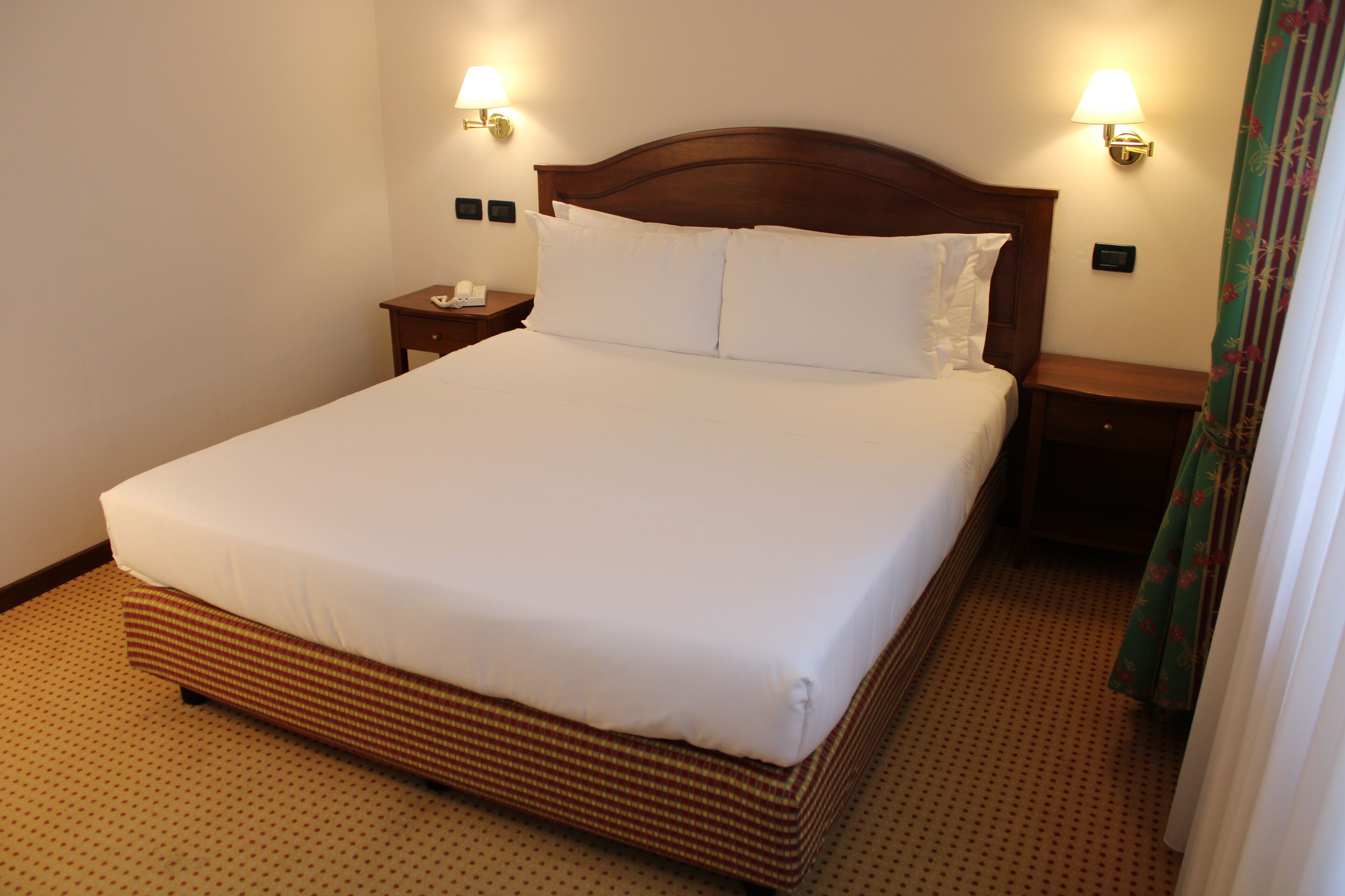double or twin room | 1 bedroom, down duvets, pillow-top beds, minibar