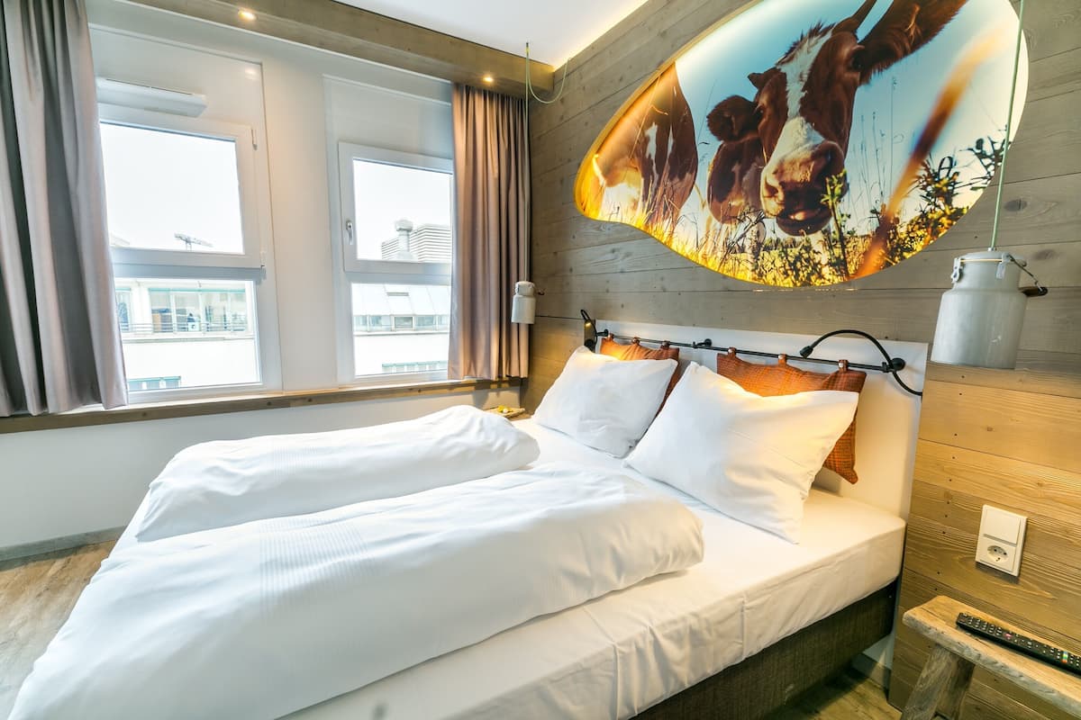 In-room safe, desk, blackout drapes, soundproofing