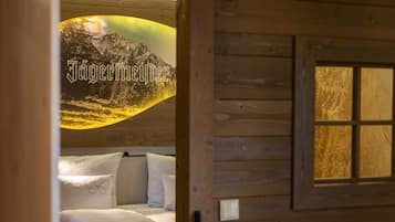 Junior Suite, 1 Bedroom | In-room safe, individually decorated, individually furnished, desk