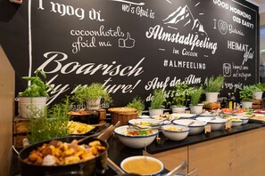 Desayuno buffet (EUR 19.90 por persona) 