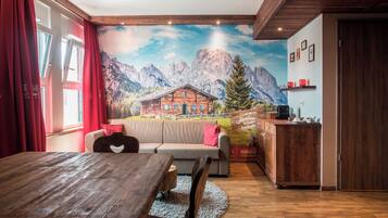 Junior-Suite, 1 Schlafzimmer | Wohnbereich | 80-cm-Flachbildfernseher mit Kabelempfang, Fernseher