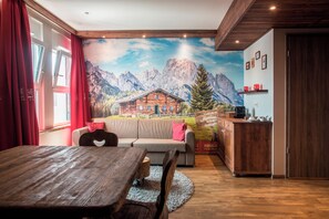 Junior Suite, 1 Bedroom | Living area - Cocoon Hauptbahnhof (Munich)