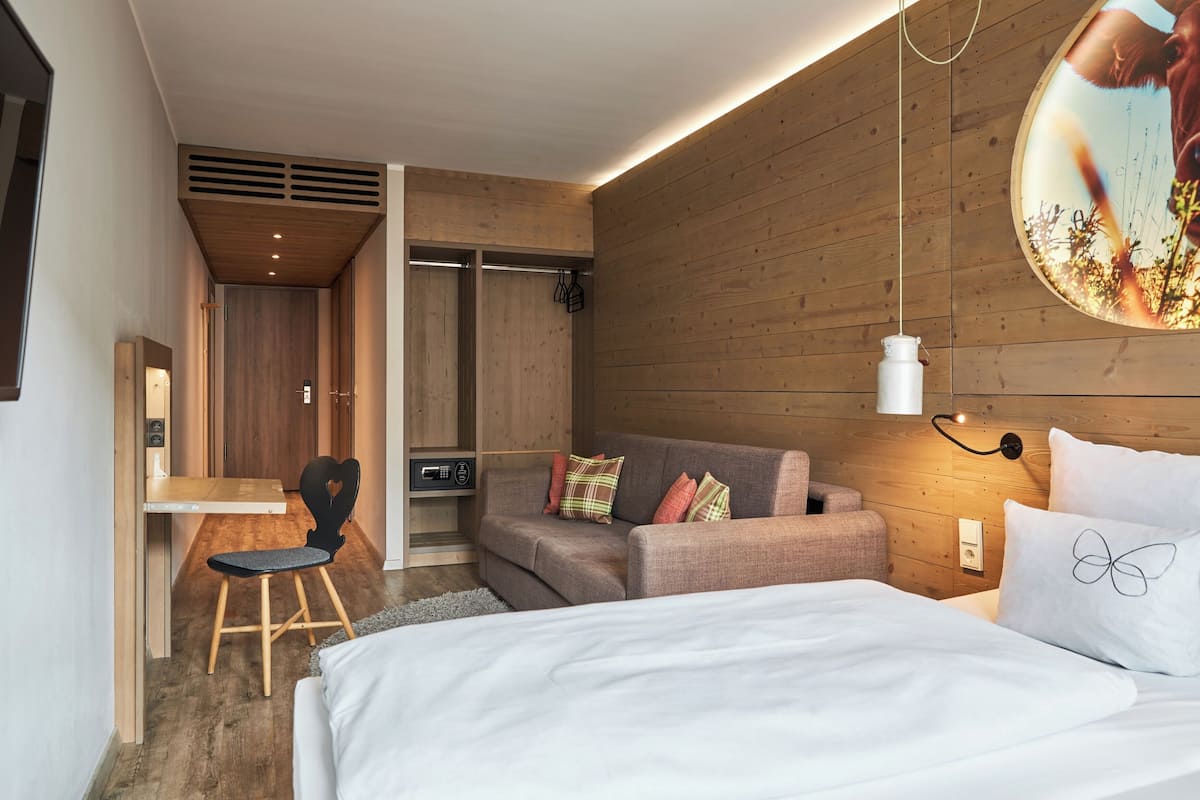 Habitación doble (Chillout Alm) | Caja fuerte, decoración individual, mobiliario individual y escritorio