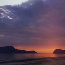 Sulla spiaggia, kayak, motonautica, pesca