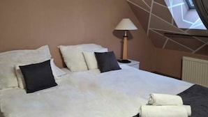 خزنة داخل الغرفة ومكتب وواي فاي مجانًا وملاءات أسرّة
