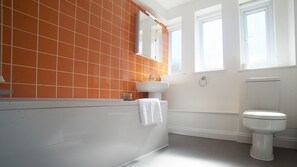 Gabungan pancuran/tab mandi, kelengkapan dandanan diri percuma 