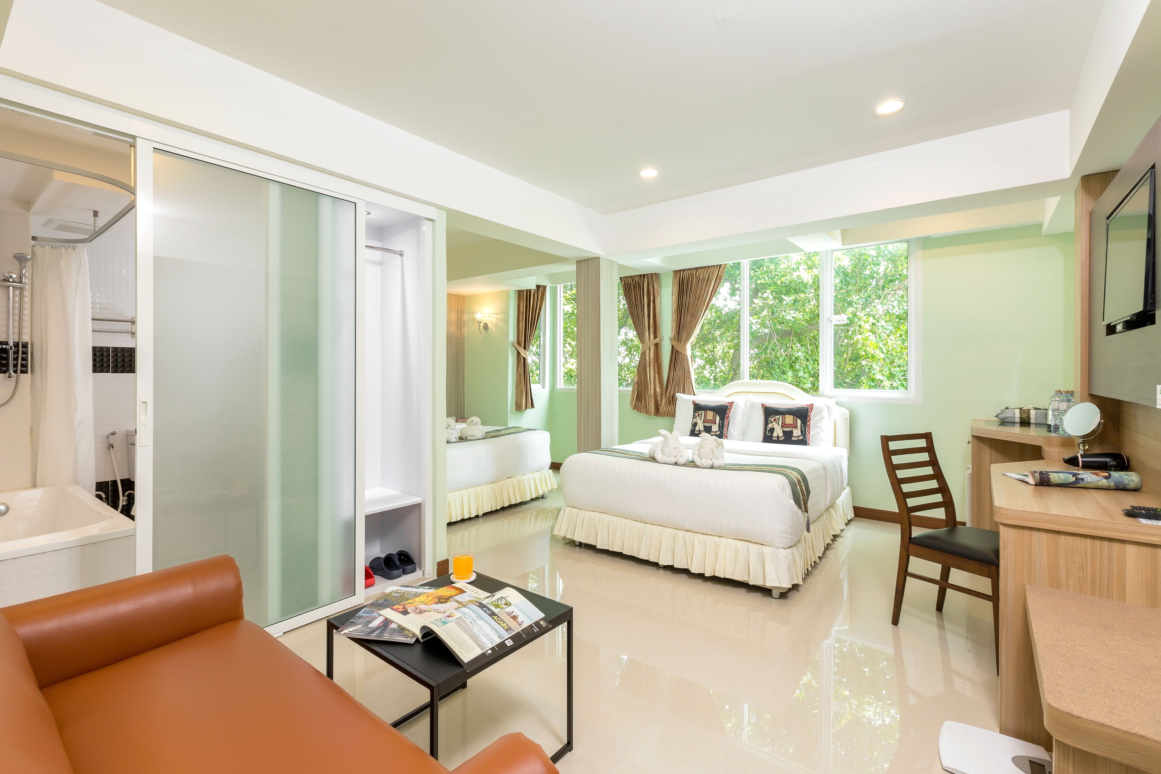 family grand suite room with bathtub | desk, laptop workspace, blackout curtains, free wifi