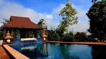 Kolam renang outdoor