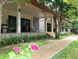 Two-Bedroom Villa | Escritorio, wifi gratis y ropa de cama