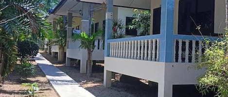 Bungalow | Escritorio, wifi gratis y ropa de cama