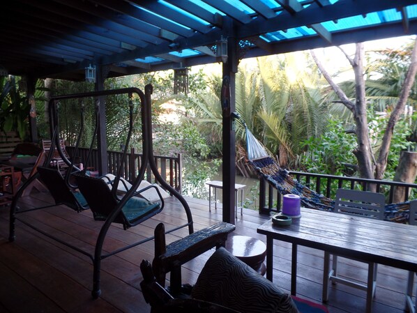 Standard Room with Private Bathroom | Living area | Flat-screen TV