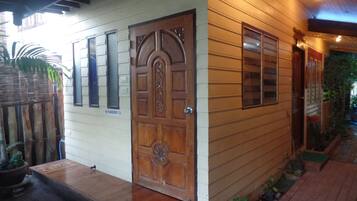 Standard Room with Private Bathroom | Blackout curtains, free WiFi