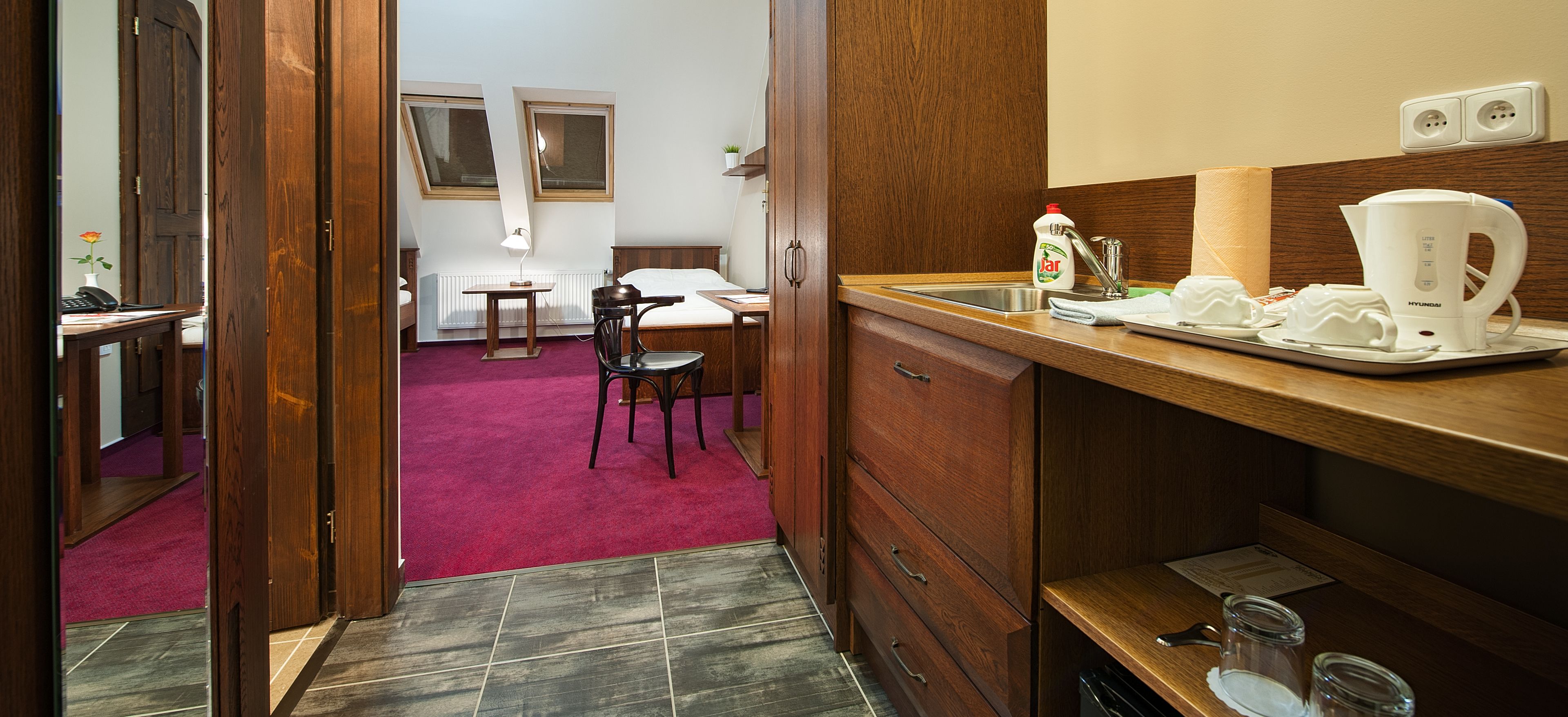 deluxe twin room, microwave, executive level | private kitchenette | electric kettle, cookware/dishes/utensils