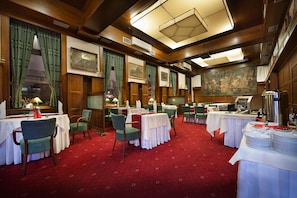 Free daily buffet breakfast - Brioni Suites (Ostrava)