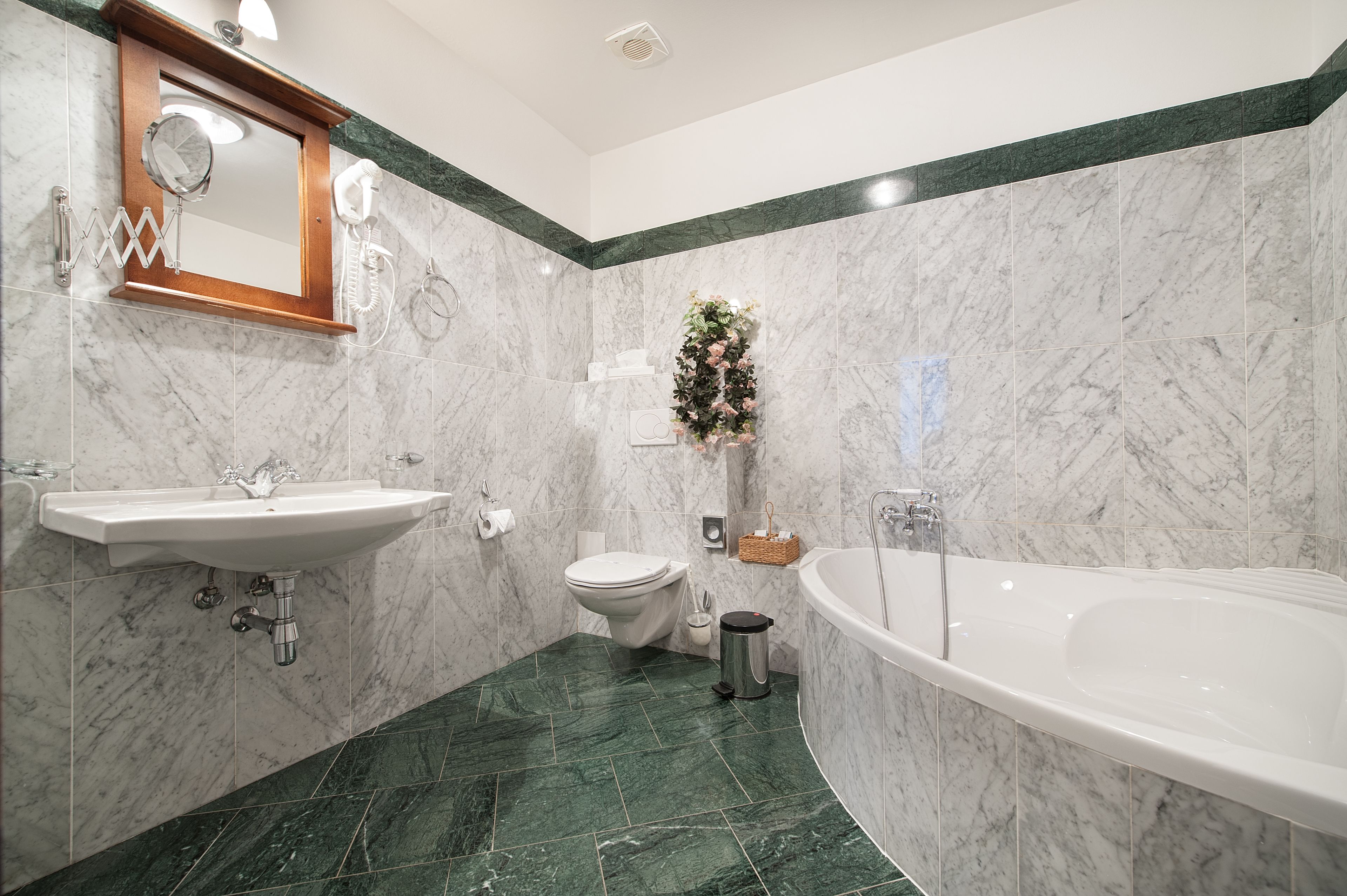 exclusive suite, bathtub, city view (with billiard) | bathroom | free toiletries, hair dryer, bathrobes, slippers