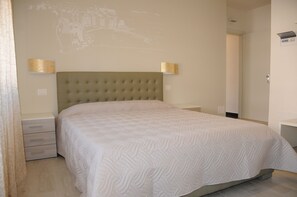 Double Room | Premium bedding, minibar, in-room safe, desk - La Perla Affittacamere (La Spezia)
