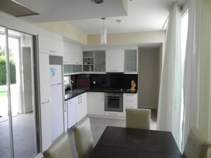 Villa, 3 Bedrooms | Private kitchen - Novron Villa B5 (Serik)