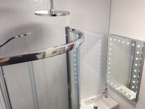 Chambre Double, salle de bains attenante (Room 9) | Salle de bain