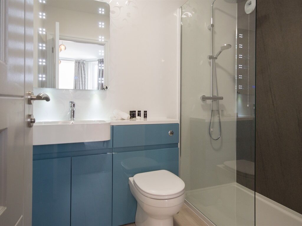 Superior tweepersoonskamer, en-suite badkamer, gedeeltelijk uitzicht op zee (Room 5) | Badkamer