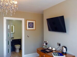 Doppelzimmer, mit Bad, eingeschränkter Meerblick (Room 8)