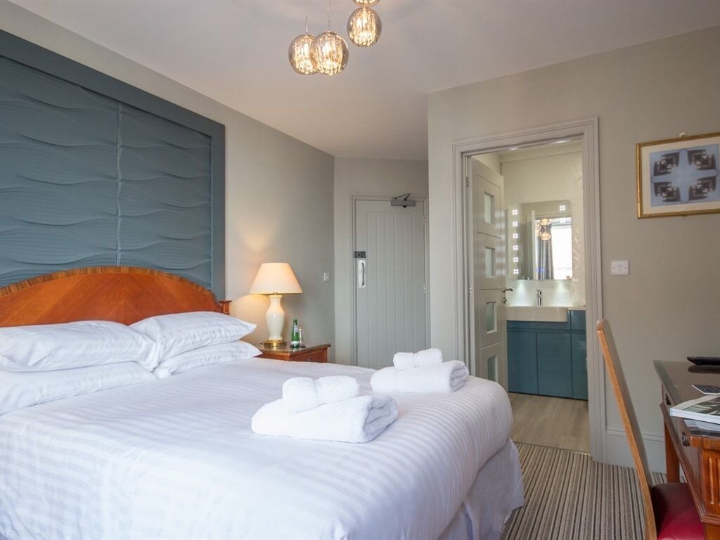 Superior Double Room, Ensuite, Partial Sea View (Room 5)
