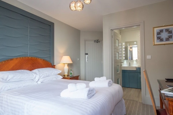 Superior Double Room, Ensuite, Partial Sea View (Room 5)