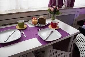 Luxury Apartment, 3 Bedrooms, Non Smoking, Patio | In-room dining - Gästewohnung Mönchengladbach (Moenchengladbach)