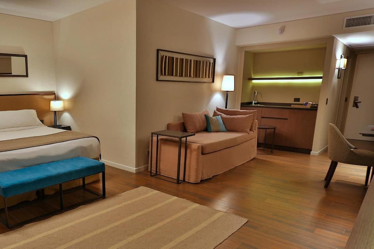1 chambre, literie de qualité, lit avec matelas à plateau-coussin