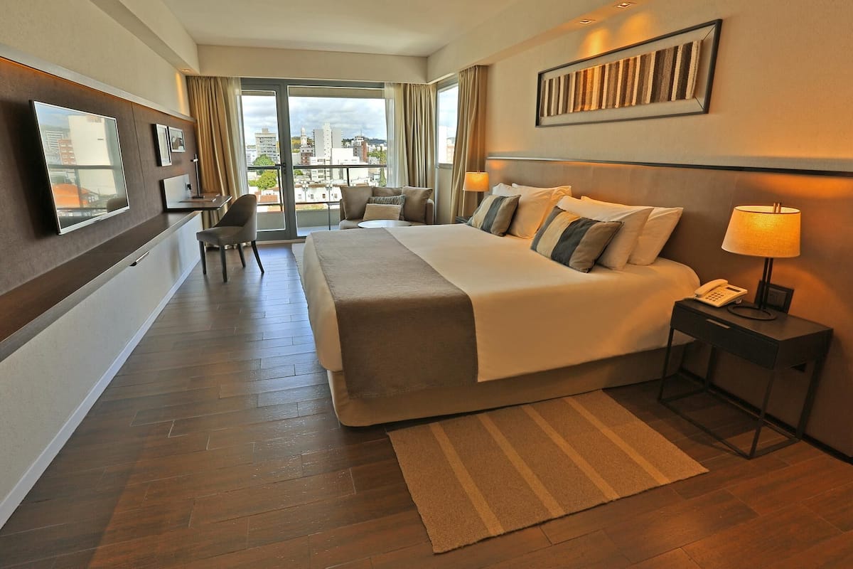 1 chambre, literie de qualité, lit avec matelas à plateau-coussin