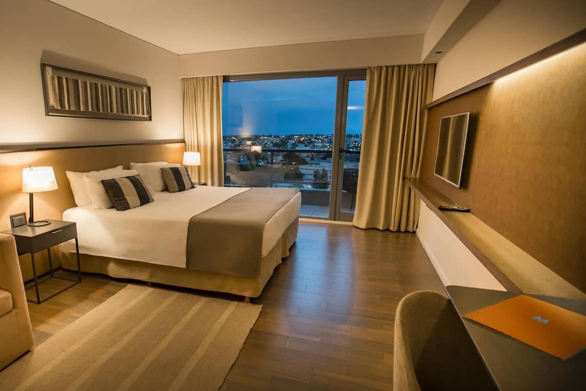 1 chambre, literie de qualité, lit avec matelas à plateau-coussin