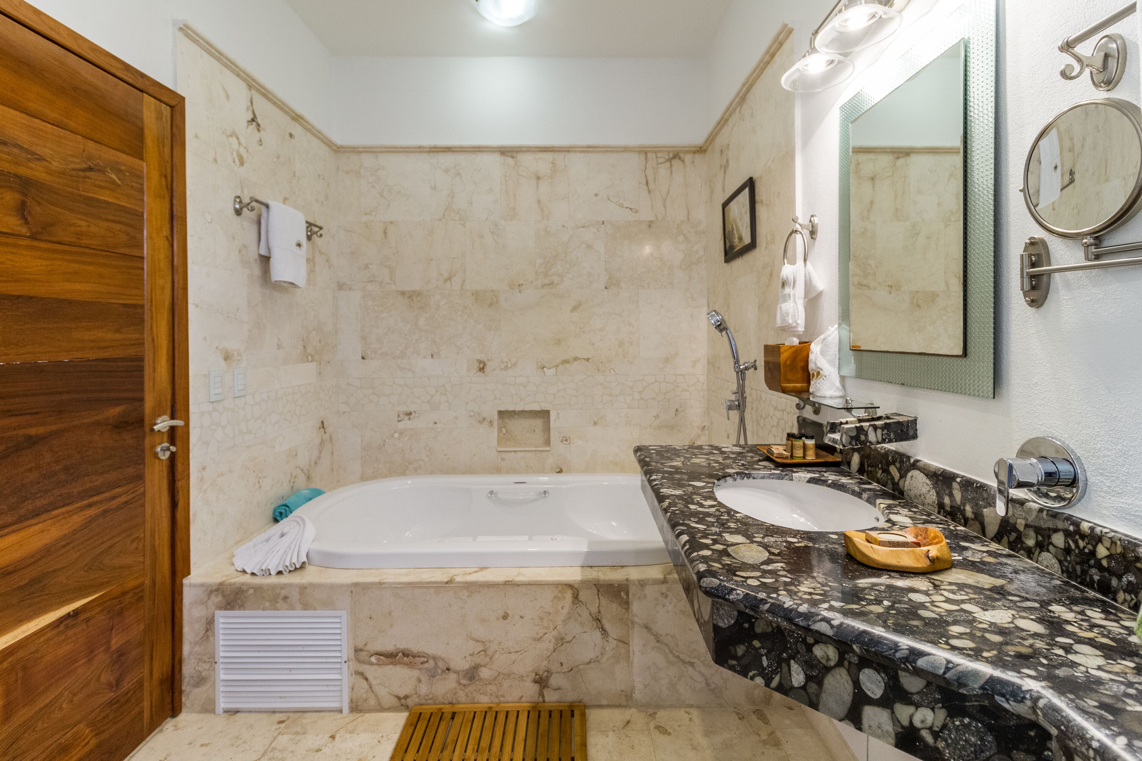 deluxe suite, 1 king bed with sofa bed, terrace, oceanfront | jetted bathtub