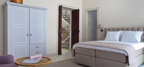 Suite, 1 Bedroom | Free WiFi - Chambres d'hôtes Les Trois Comtes (Saint-Hippolyte-du-Fort)