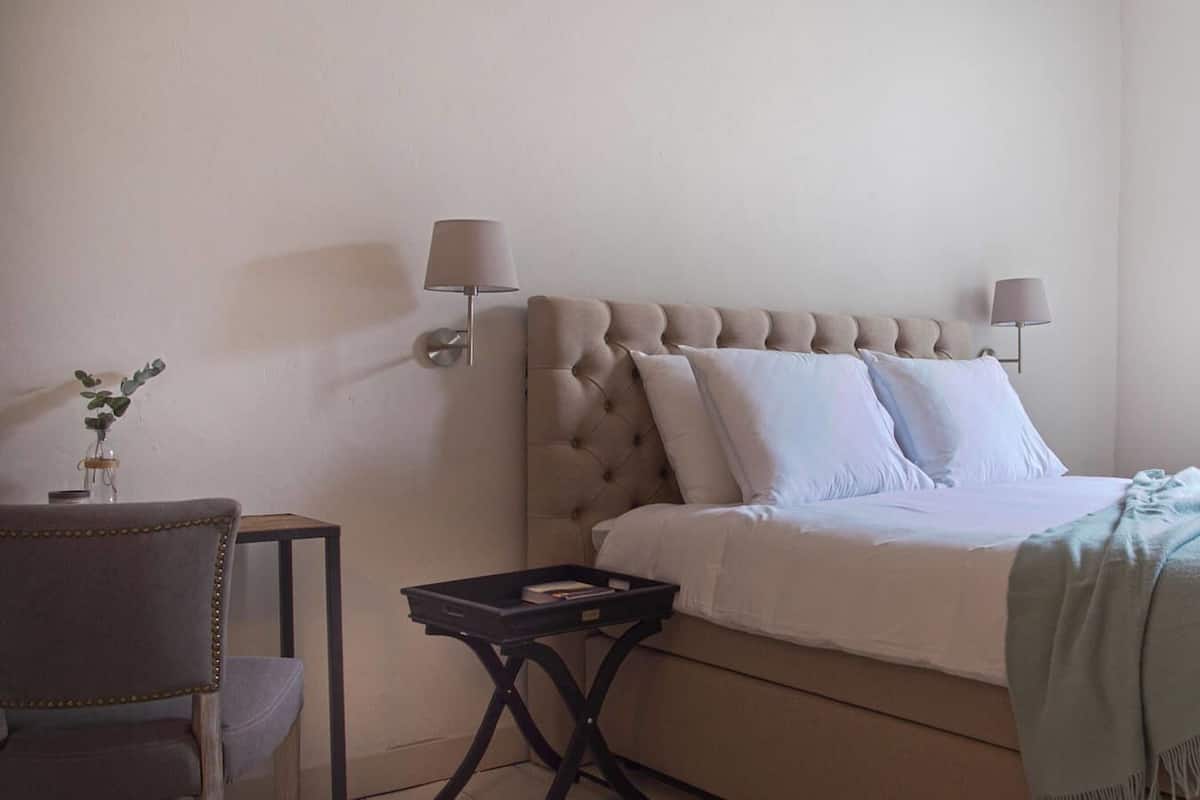 Deluxe-huone, 1 keskisuuri parisänky | Ilmainen Wi-Fi