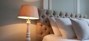 Deluxe Room, 1 Queen Bed | Free WiFi - Chambres d'hôtes Les Trois Comtes (Saint-Hippolyte-du-Fort)