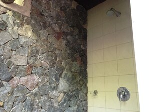 Douche, articles de toilette gratuits