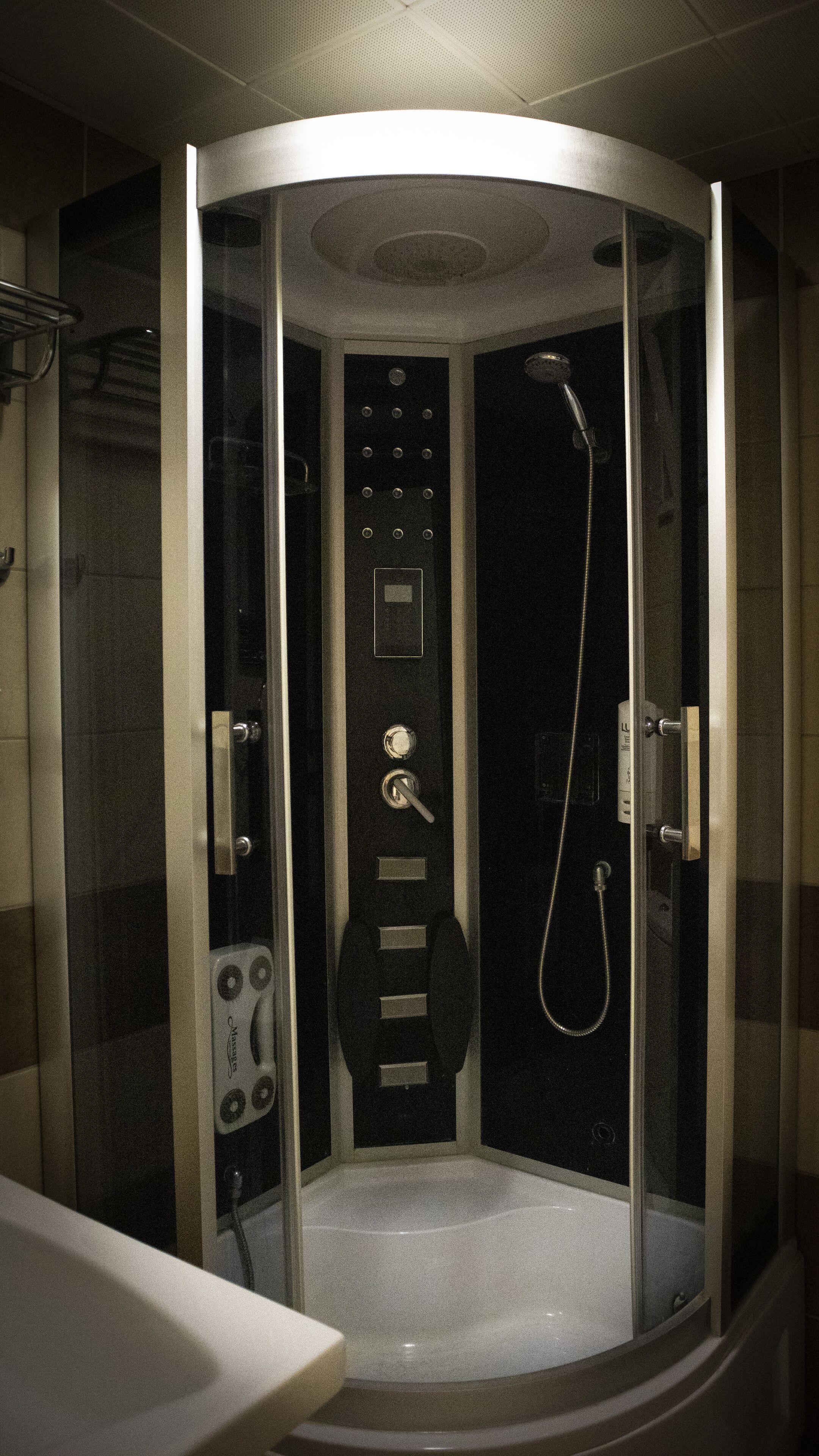 suite, balcony | bathroom | shower, free toiletries, hair dryer, slippers