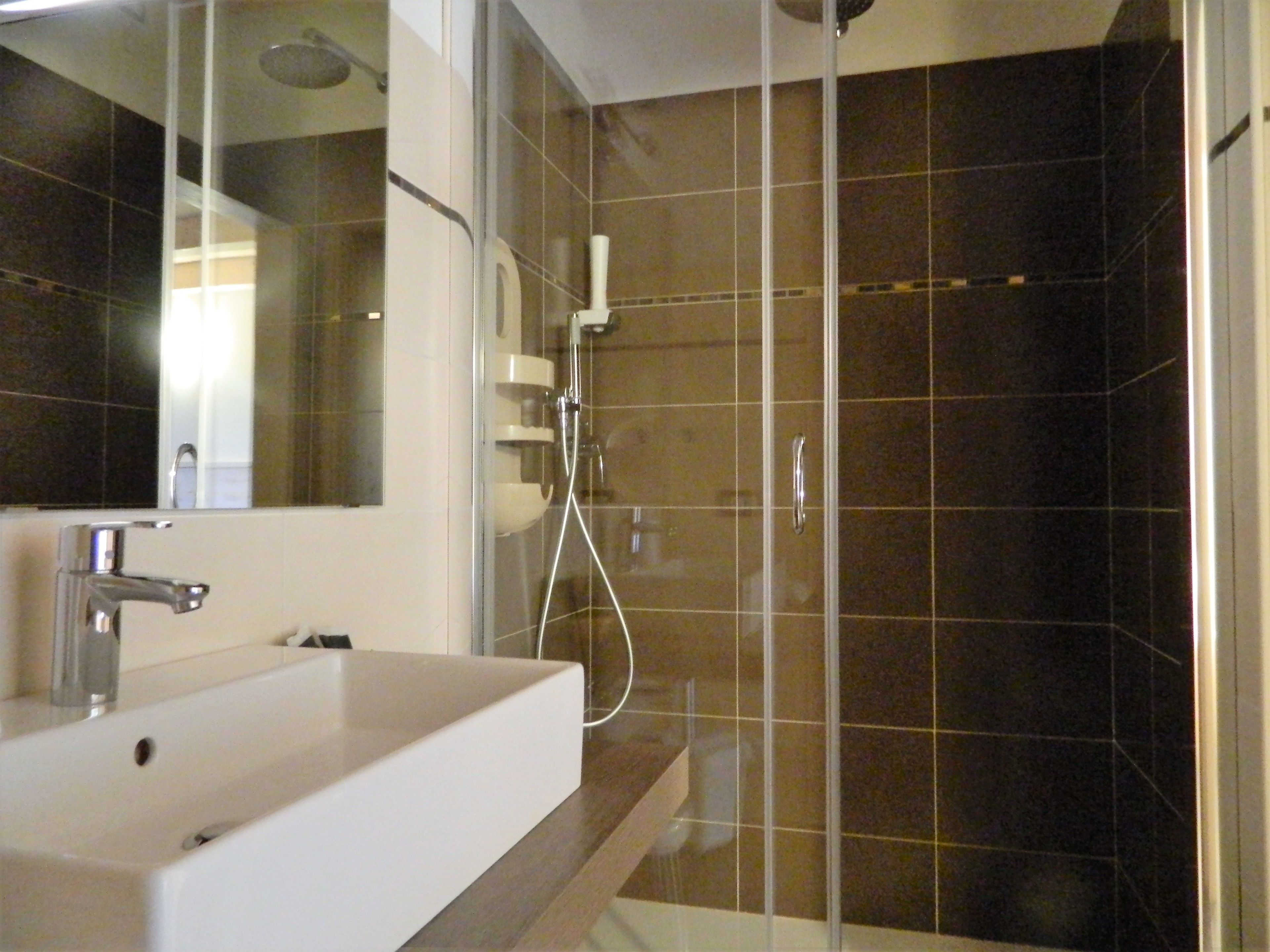 romantic double room, mountainside | bathroom | shower, free toiletries, hair dryer, towels