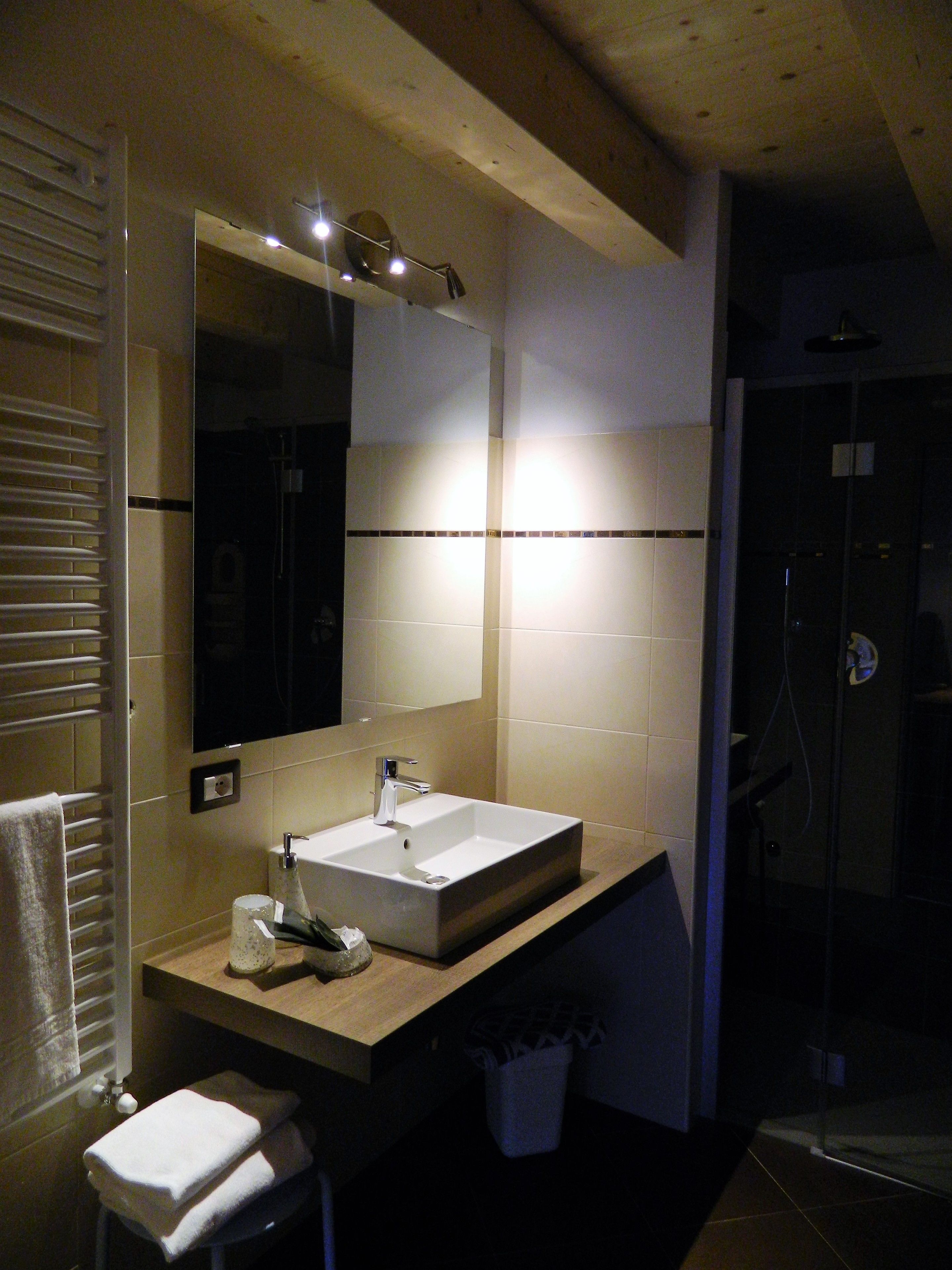 romantic double room, mountainside | bathroom sink