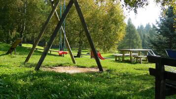 Children’s play area – outdoor