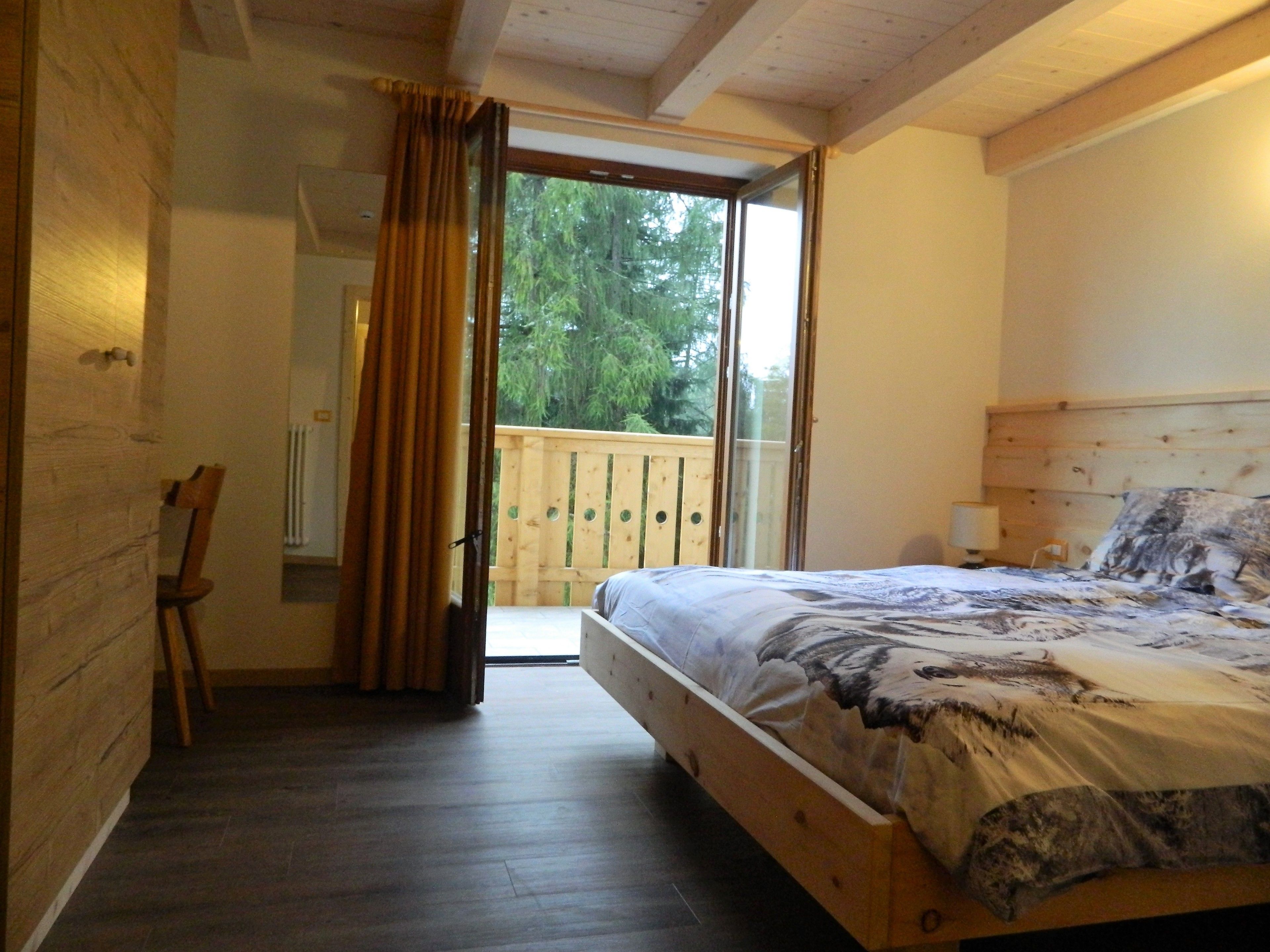 romantic double room, mountainside | 1 bedroom, in-room safe, desk, laptop workspace