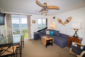 Living room - Mountaintop Condos (Snowshoe)